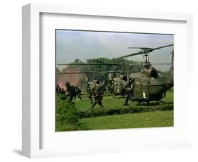 Vietnam War U.S. Paratroopers-Associated Press-Framed Photographic Print