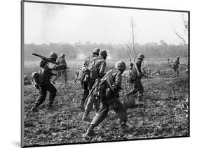 Vietnam War U.S. Reinforcements-Horst Faas-Mounted Photographic Print