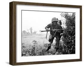 Vietnam War U.S. Soldier-Associated Press-Framed Photographic Print