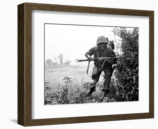 Vietnam War U.S. Soldier-Associated Press-Framed Photographic Print