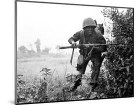 Vietnam War U.S. Soldier-Associated Press-Mounted Photographic Print