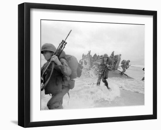 Vietnam War US Da Nang Landing-Associated Press-Framed Photographic Print