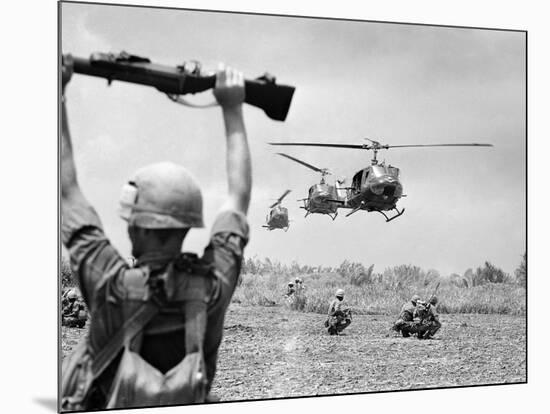Vietnam War US Helicopters-Henri Huet-Mounted Photographic Print