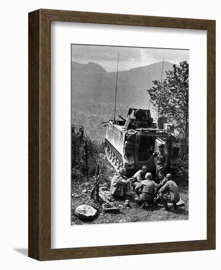 Vietnam War US Laos-Henri Huet-Framed Photographic Print