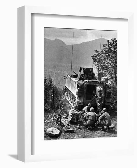 Vietnam War US Laos-Henri Huet-Framed Photographic Print