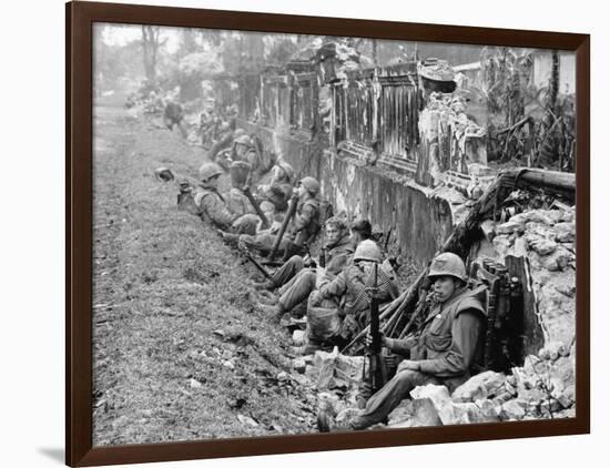Vietnam War US Marines Hue-Associated Press-Framed Photographic Print