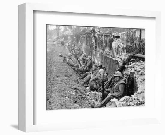 Vietnam War US Marines Hue-Associated Press-Framed Photographic Print