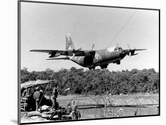 Vietnam War USAF C-130-Nick Ut-Mounted Photographic Print