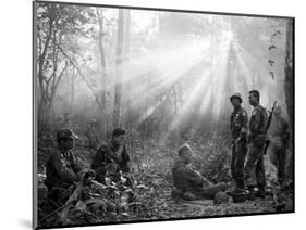 Vietnam War-Horst Faas-Mounted Photographic Print