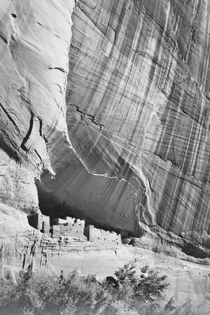 https://imgc.allpostersimages.com/img/posters/view-from-river-valley-canyon-de-chelly-national-monument-arizona-1933-1942_u-L-Q19QDK50.jpg?artPerspective=n