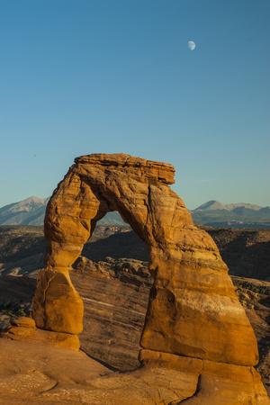 https://imgc.allpostersimages.com/img/posters/view-of-delicate-arch-arches-bows-national-park-utah-united-states-of-america-north-america_u-L-PIB0DJ0.jpg?artPerspective=n