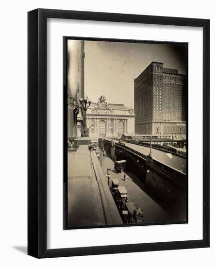 View of Park Avenue and 42nd Street, 1920-Byron Company-Framed Giclee Print