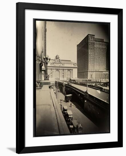 View of Park Avenue and 42nd Street, 1920-Byron Company-Framed Giclee Print