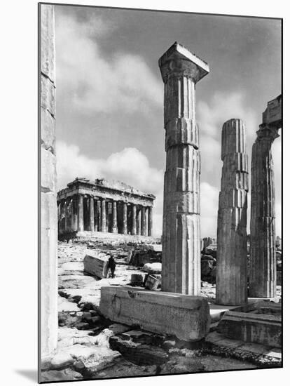 View Of Propylaes And Parthenon-Bettmann-Mounted Photographic Print