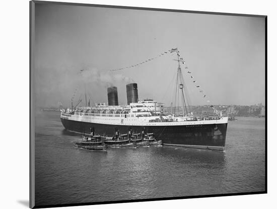 View of S.S. Mauretania with Tugboats-null-Mounted Photographic Print