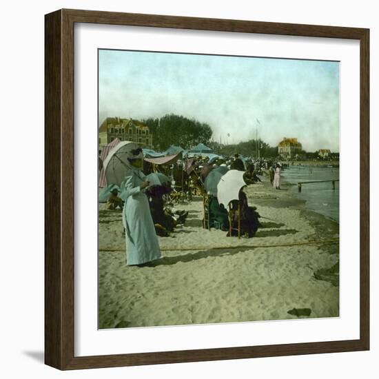 View of the Beach, Le Pouliguen (Loire-Atlantique, France), around 1900-Leon, Levy et Fils-Framed Photographic Print