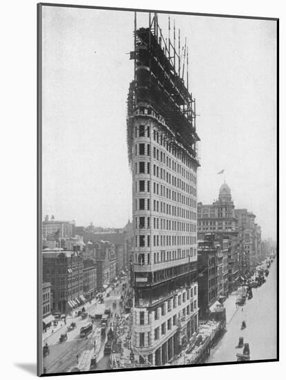 View of the Flatiron Building under Construction in New York City-null-Mounted Photographic Print