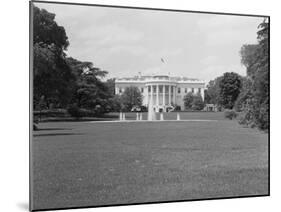 View of the Whitehouse-Philip Gendreau-Mounted Photographic Print