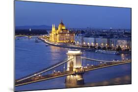 View over Danube River to Chain Bridge and Parliament, UNESCO World Heritage Site, Budapest, Hungar-Markus Lange-Mounted Photographic Print