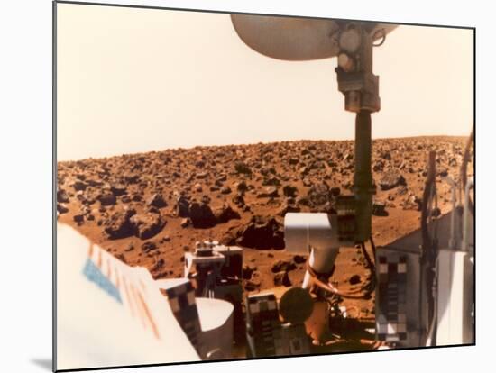 Viking 1 on the Martian Surface on July 24, 1976-null-Mounted Photo