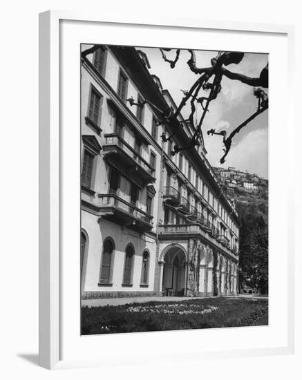 Villa D'Este, Now a Famous Hotel on Lake Como-Carl Mydans-Framed Photographic Print