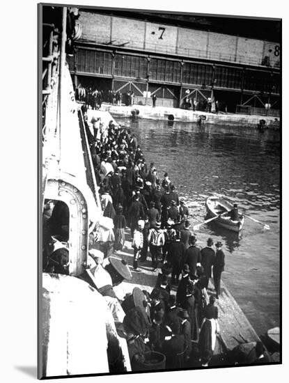 Visitors to Port Doumen, Saigon, Vietnam, 1900-null-Mounted Giclee Print