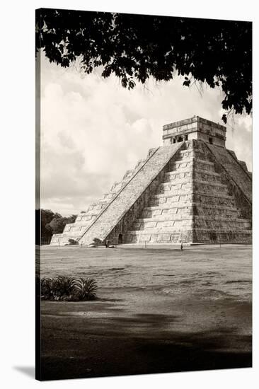 ¡Viva Mexico! B&W Collection - El Castillo Pyramid in Chichen Itza X-Philippe Hugonnard-Stretched Canvas