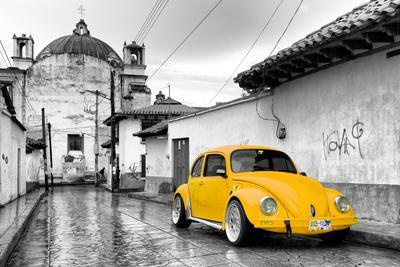 https://imgc.allpostersimages.com/img/posters/viva-mexico-b-w-collection-yellow-vw-beetle-car-in-san-cristobal-de-las-casas_u-L-Q1391MN0.jpg?artPerspective=n