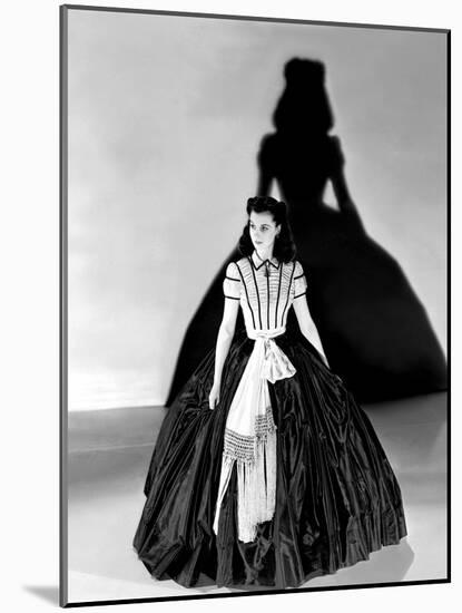 Vivien Leigh, Gone with the Wind, directed by Victor Fleming, 1939 (b/w photo)-null-Mounted Photo