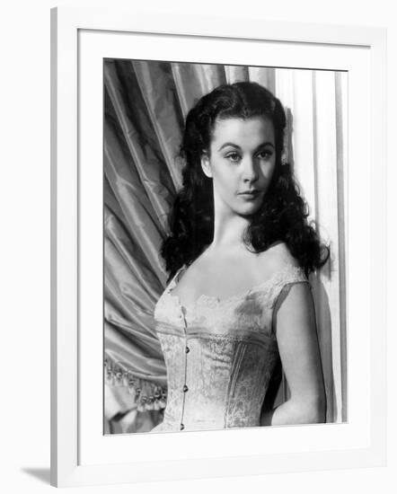 Vivien Leigh, Gone with the Wind, directed by Victor Fleming, 1939 (b/w photo)-null-Framed Photo