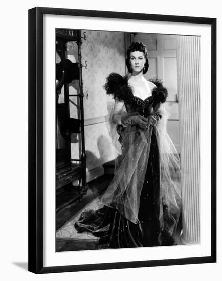 Vivien Leigh, Gone with the Wind, directed by Victor Fleming, 1939 (b/w photo)-null-Framed Photo