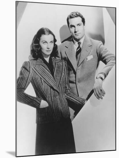 Vivien Leigh, Laurence Olivier-null-Mounted Photographic Print