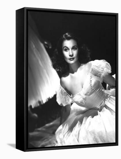 Vivien Leigh, Waterloo Bridge, 1940-null-Framed Stretched Canvas