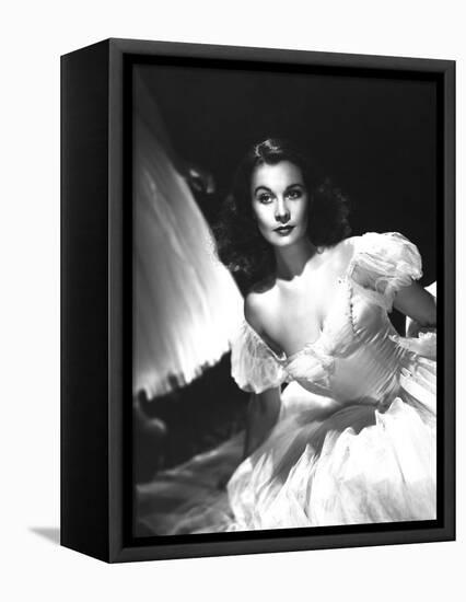 Vivien Leigh, Waterloo Bridge, 1940-null-Framed Stretched Canvas