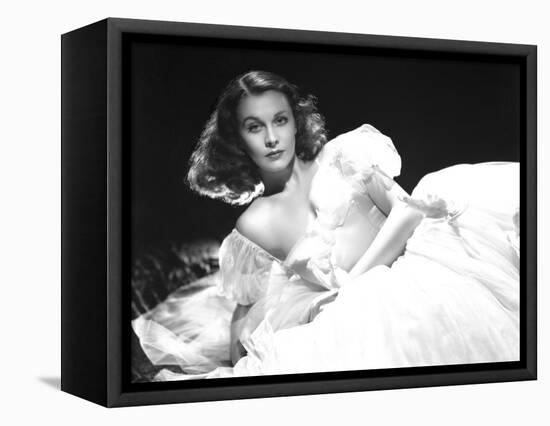 Vivien Leigh, Waterloo Bridge, 1940-null-Framed Stretched Canvas