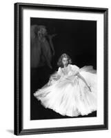 Vivien Leigh, Waterloo Bridge, 1940-null-Framed Photographic Print