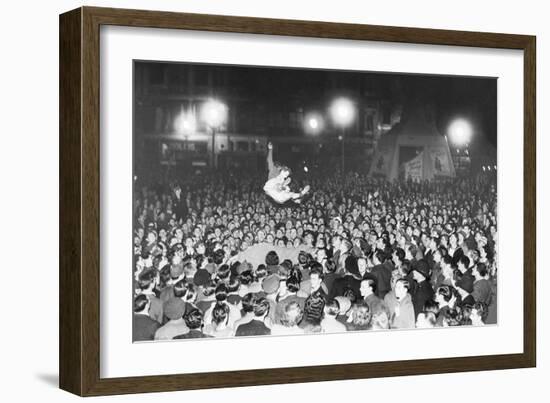 Vj Celebrations in Piccadilly-Associated Newspapers-Framed Photo