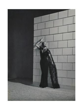 https://imgc.allpostersimages.com/img/posters/vogue-june-1938_u-L-PYS9C00.jpg?artPerspective=n
