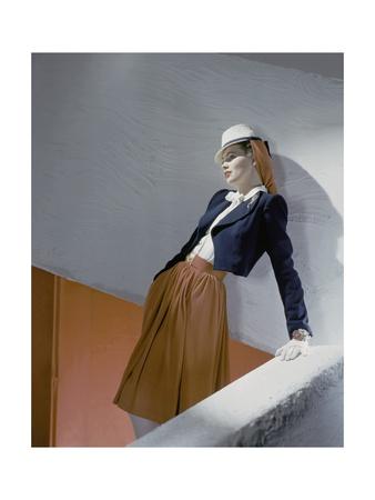 https://imgc.allpostersimages.com/img/posters/vogue-march-1942_u-L-PYSC2E0.jpg?artPerspective=n