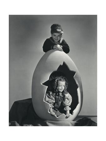 https://imgc.allpostersimages.com/img/posters/vogue-may-1938_u-L-PYS9480.jpg?artPerspective=n