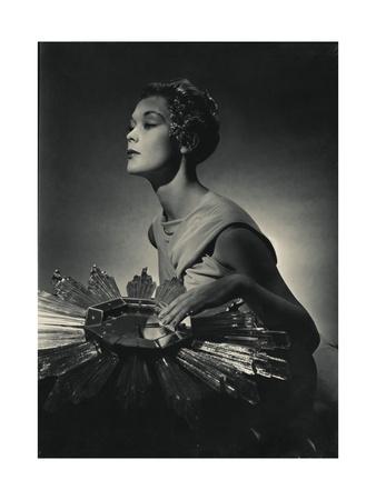 https://imgc.allpostersimages.com/img/posters/vogue-november-1937_u-L-PYSBVX0.jpg?artPerspective=n