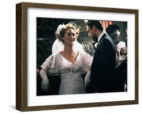 Voyage au bout by l'enfer THE DEER HUNTER by Michael Cimino with Meryl Streep and Robert by Niro, 1-null-Framed Photo