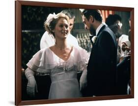 Voyage au bout by l'enfer THE DEER HUNTER by Michael Cimino with Meryl Streep and Robert by Niro, 1-null-Framed Photo