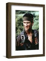 Voyage au bout by l'enfer THE DEER HUNTER by Michael Cimino with Robert by Niro, 1978 (photo)-null-Framed Photo