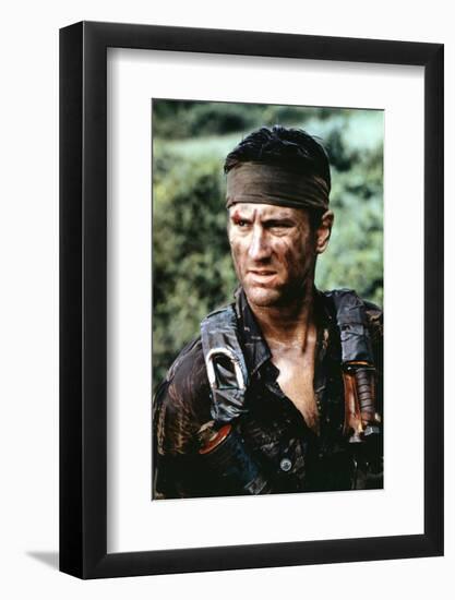 Voyage au bout by l'enfer THE DEER HUNTER by Michael Cimino with Robert by Niro, 1978 (photo)-null-Framed Photo
