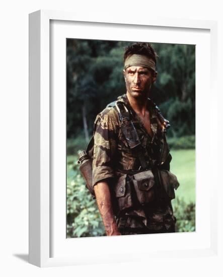 Voyage au bout by l'enfer THE DEER HUNTER by Michael Cimino with Robert by Niro, 1978 (photo)-null-Framed Photo