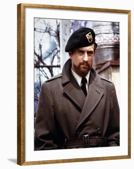 Voyage au bout by l'enfer THE DEER HUNTER by MichaelCimino with Robert by Niro, 1978 (photo)-null-Framed Photo