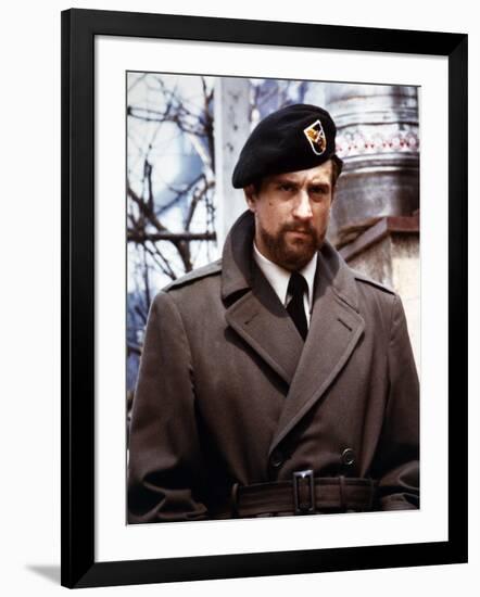 Voyage au bout by l'enfer THE DEER HUNTER by MichaelCimino with Robert by Niro, 1978 (photo)-null-Framed Photo