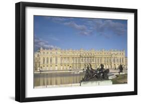 Vue du château de Versailles côté parc (corps principal)-null-Framed Giclee Print