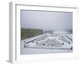 Vue du château de Versailles sous la neige côté parterre du Midi et de la p-null-Framed Giclee Print